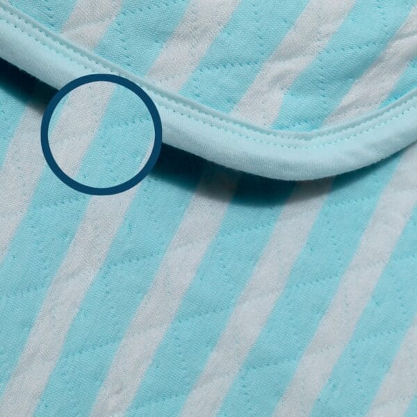 hooded baby towel (lines jacard)